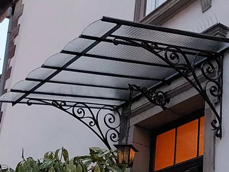 Remplacement de vitre et peinture d'une marquise à Strasbourg et alentours, Strasbourg, DS Dépannage